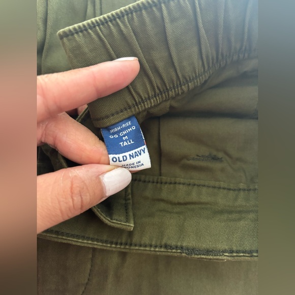Old Navy High-Rise Chino Pants in Olive Green - Picture 5 of 10
